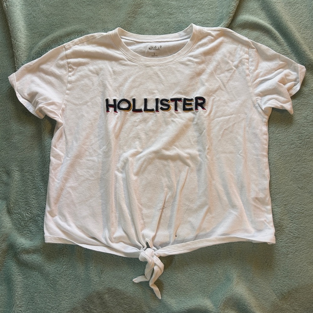 Hollister Plain White with Color lettering; Size: S